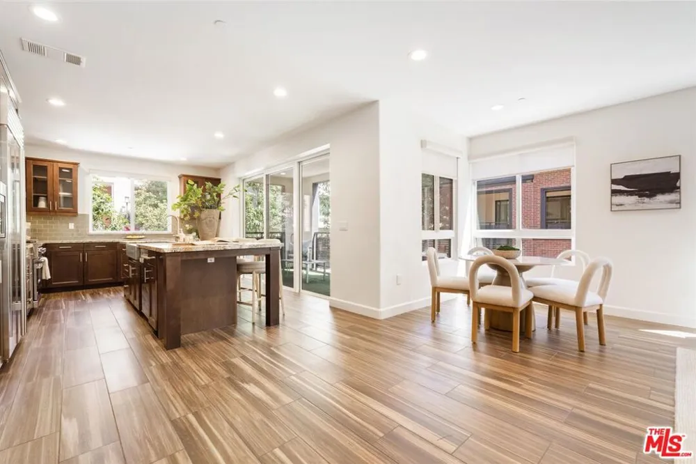 12883 Runway Road #1 Playa Vista, CA 90094