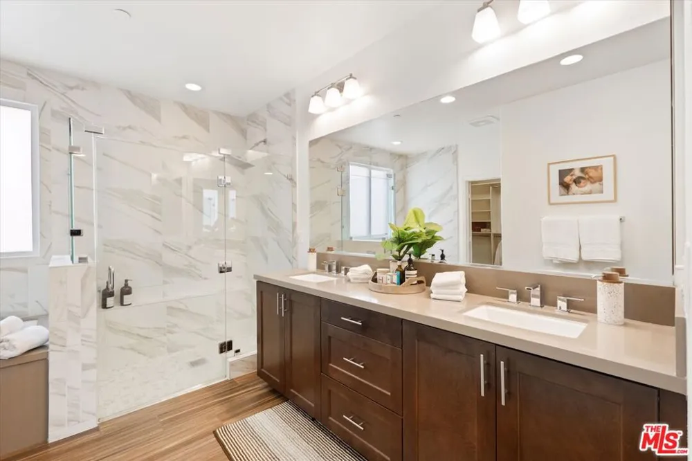 12883 Runway Road #1 Playa Vista, CA 90094