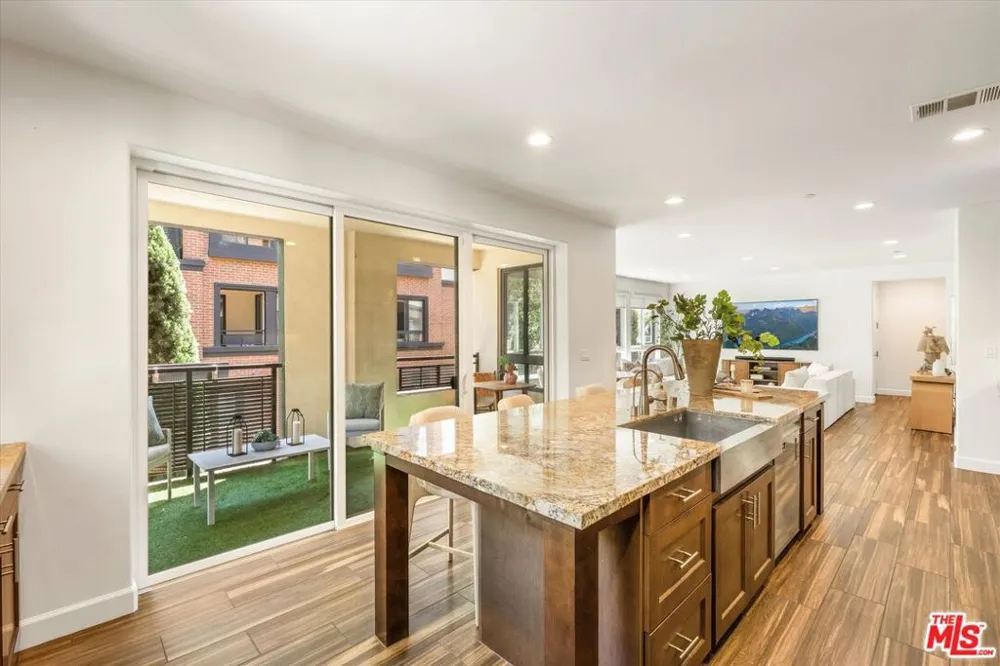 12883 Runway Road #1 Playa Vista, CA 90094