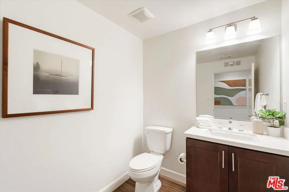 12883 Runway Road #1 Playa Vista, CA 90094