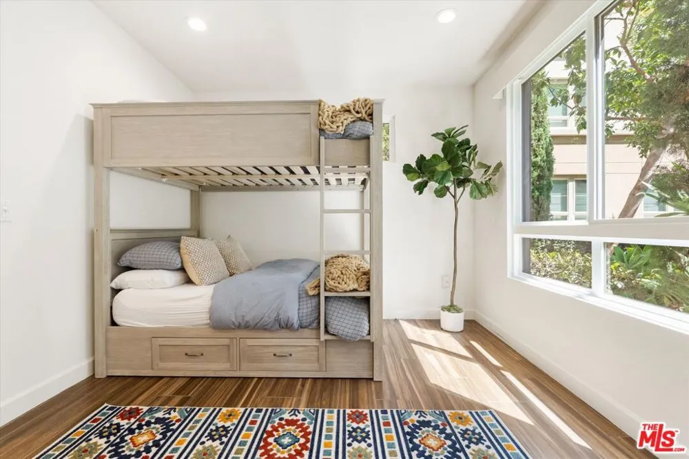12883 Runway Road #1 Playa Vista, CA 90094
