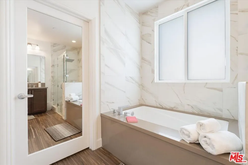 12883 Runway Road #1 Playa Vista, CA 90094