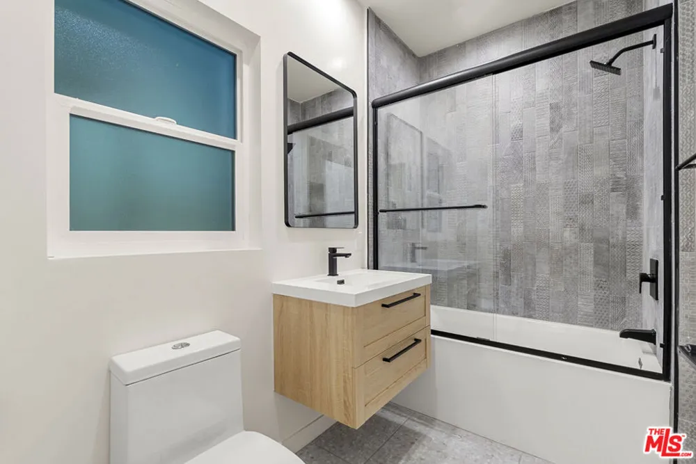 1305 Lucile Avenue #3 Los Angeles, CA 90026
