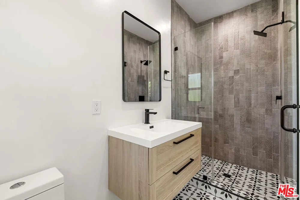 1305 Lucile Avenue #3 Los Angeles, CA 90026