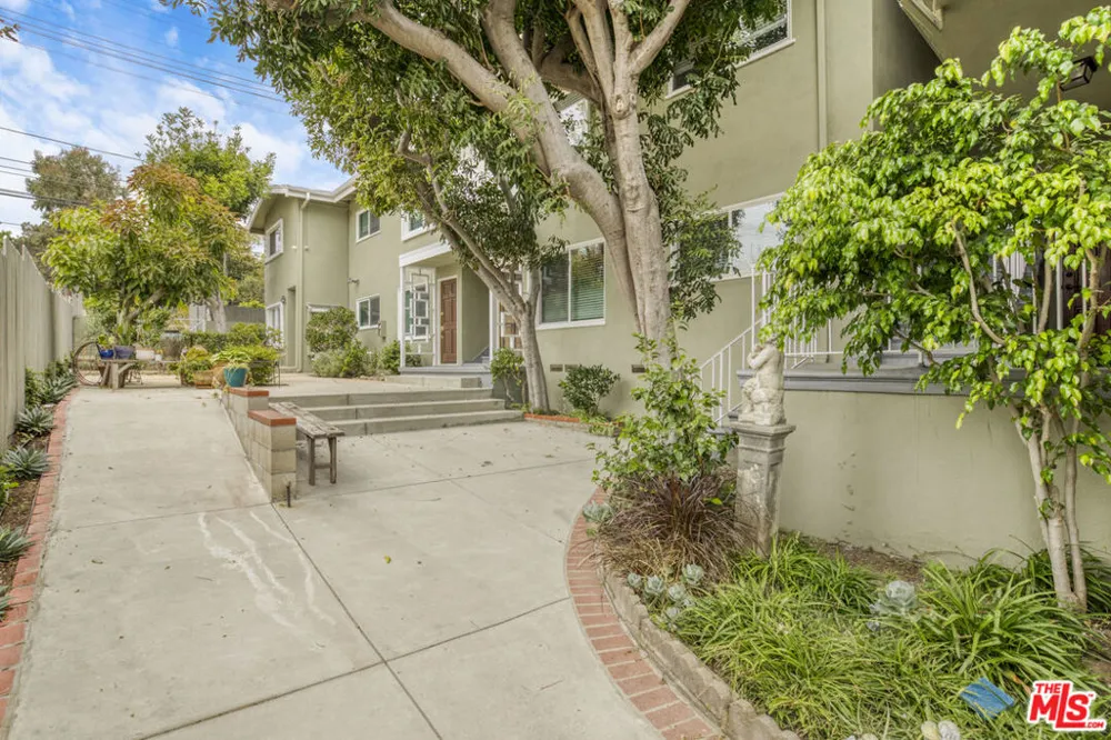16144 W Sunset Boulevard ##2 Pacific Palisades, CA 90272