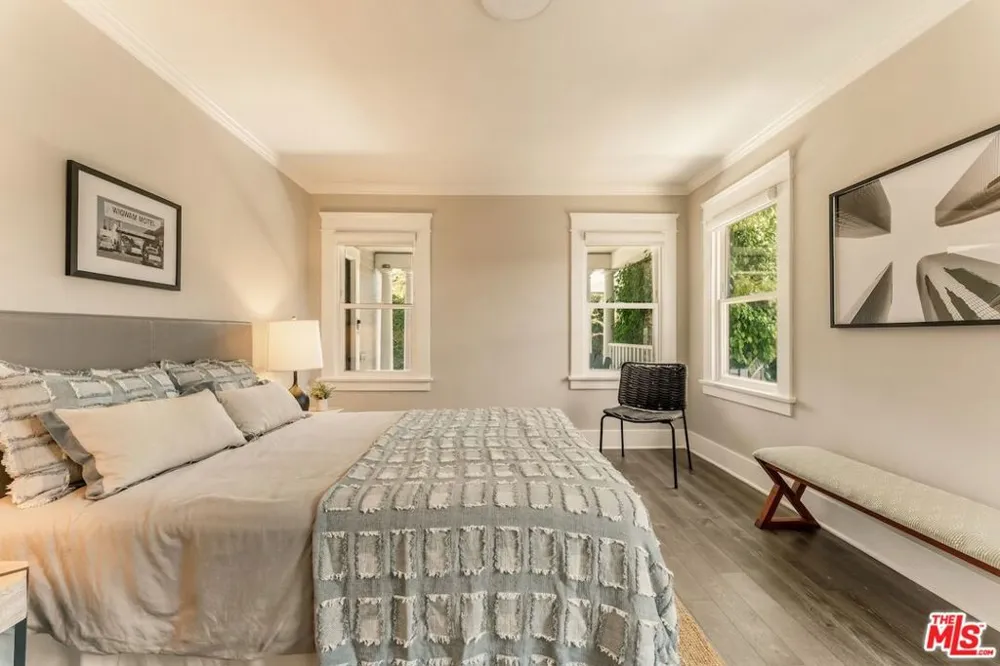 6607 De Longpre Avenue Los Angeles, CA 90028