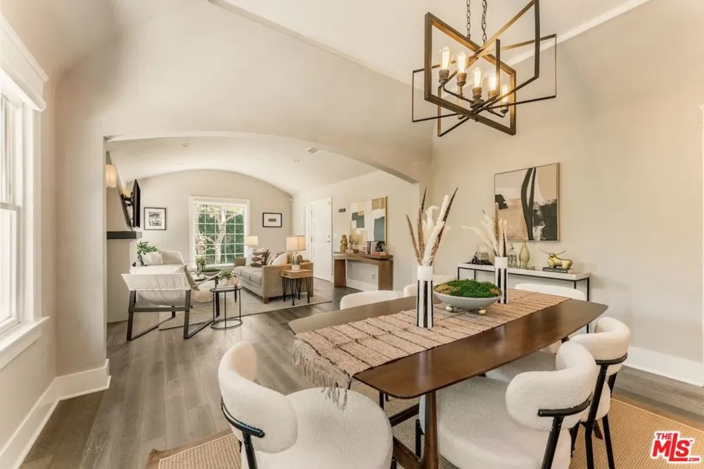 6607 De Longpre Avenue Los Angeles, CA 90028