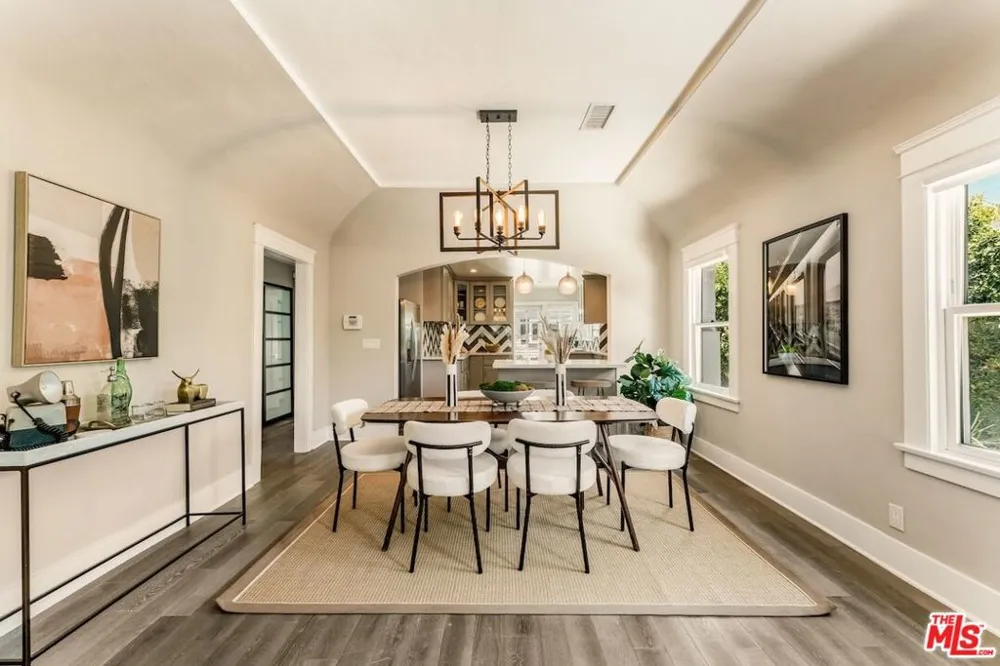 6607 De Longpre Avenue Los Angeles, CA 90028