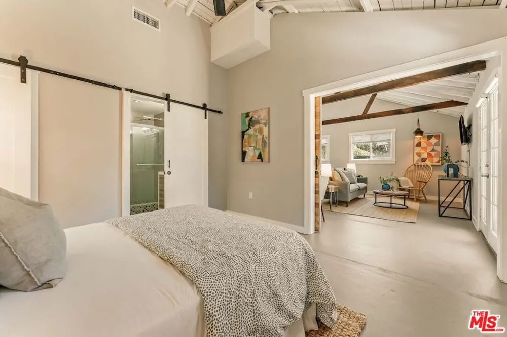 6607 De Longpre Avenue Los Angeles, CA 90028