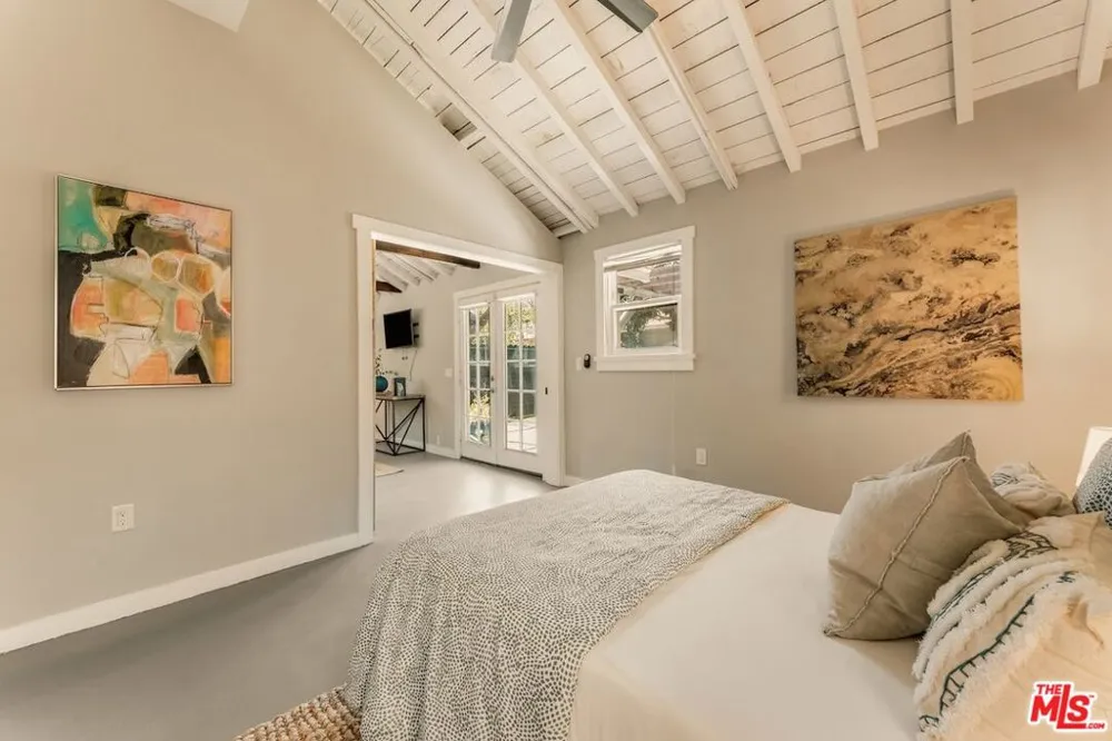 6607 De Longpre Avenue Los Angeles, CA 90028