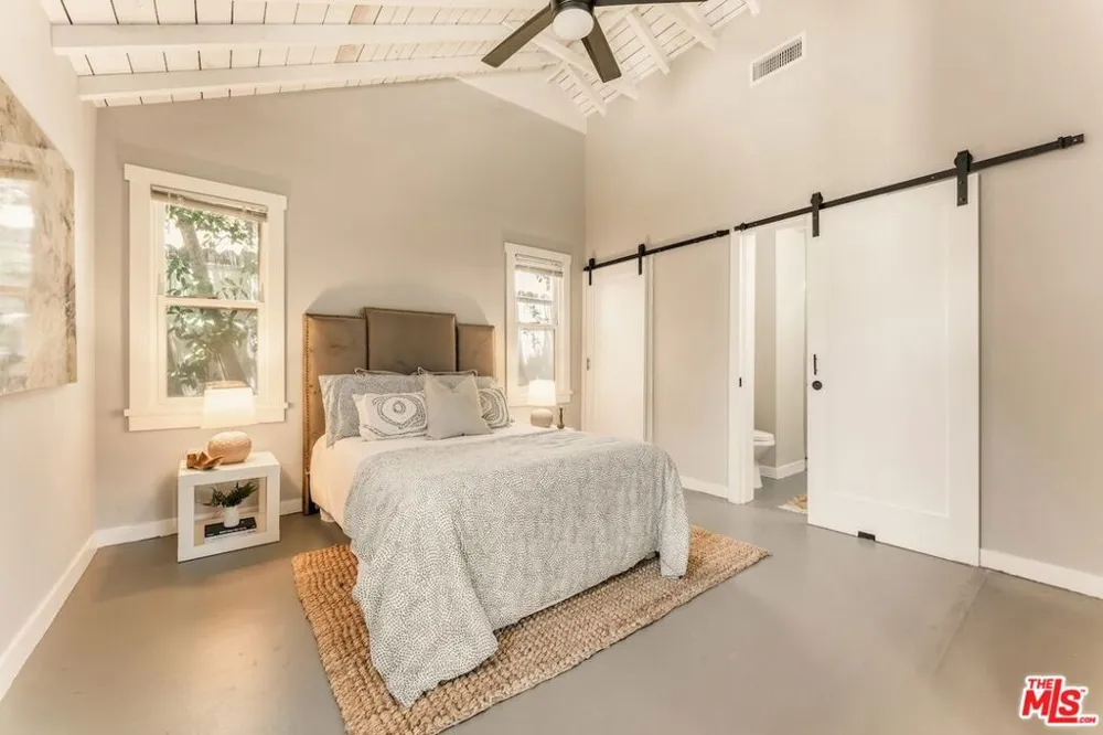 6607 De Longpre Avenue Los Angeles, CA 90028