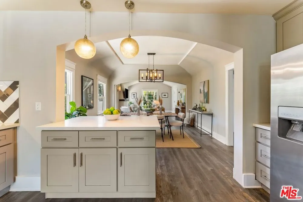 6607 De Longpre Avenue Los Angeles, CA 90028