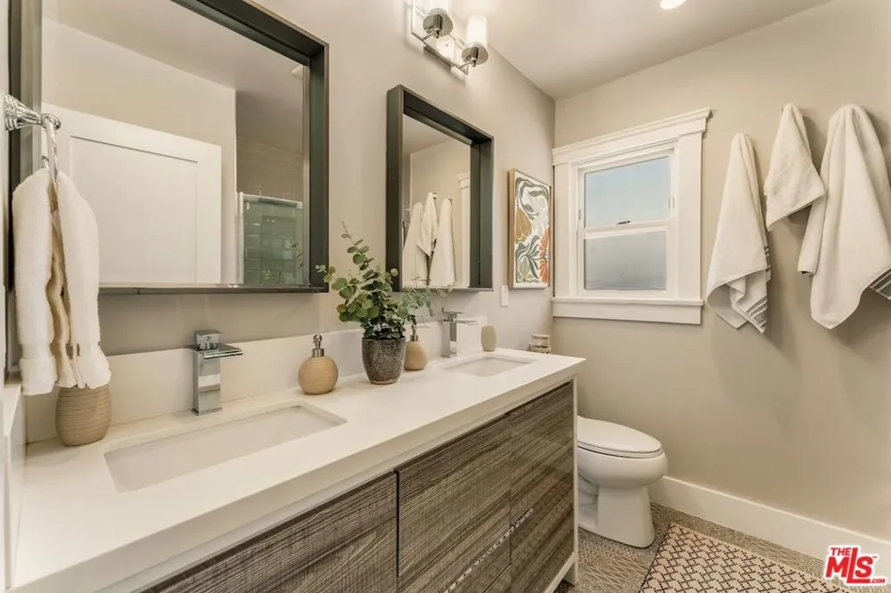 6607 De Longpre Avenue Los Angeles, CA 90028