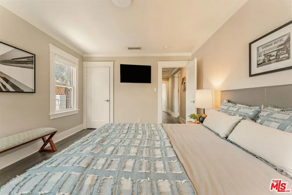 6607 De Longpre Avenue Los Angeles, CA 90028