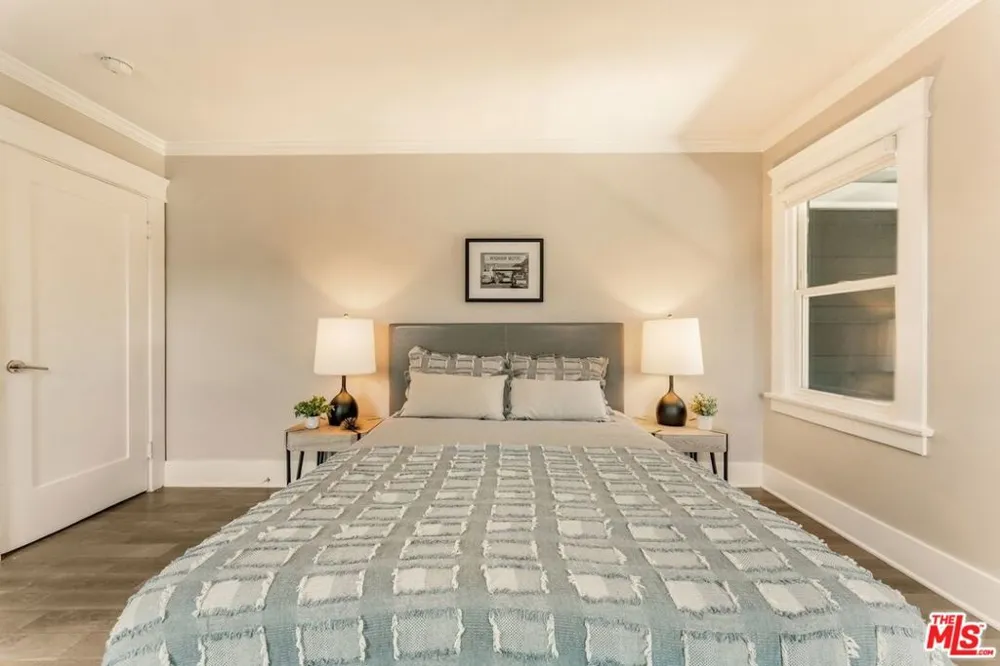 6607 De Longpre Avenue Los Angeles, CA 90028