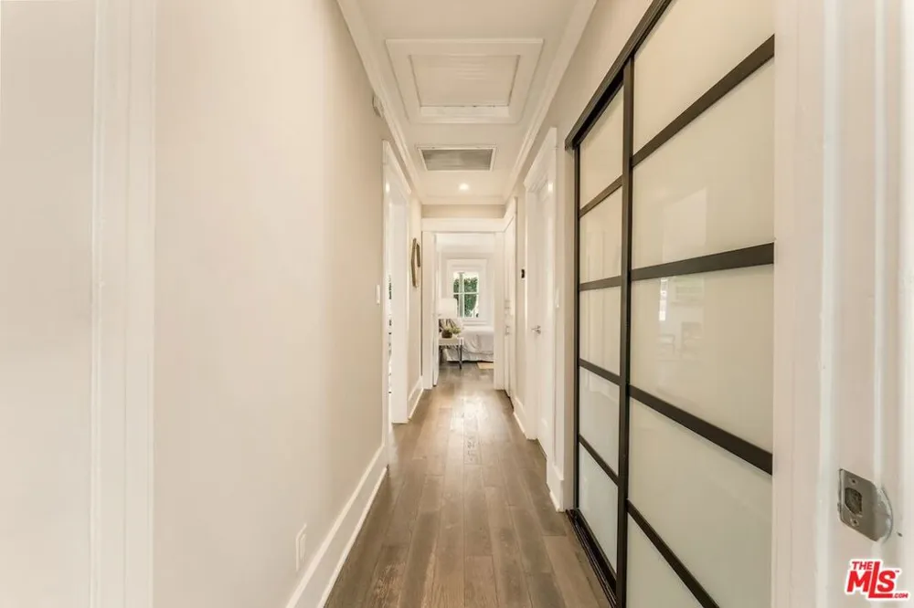 6607 De Longpre Avenue Los Angeles, CA 90028
