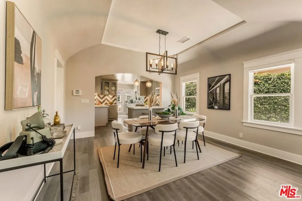 6607 De Longpre Avenue Los Angeles, CA 90028