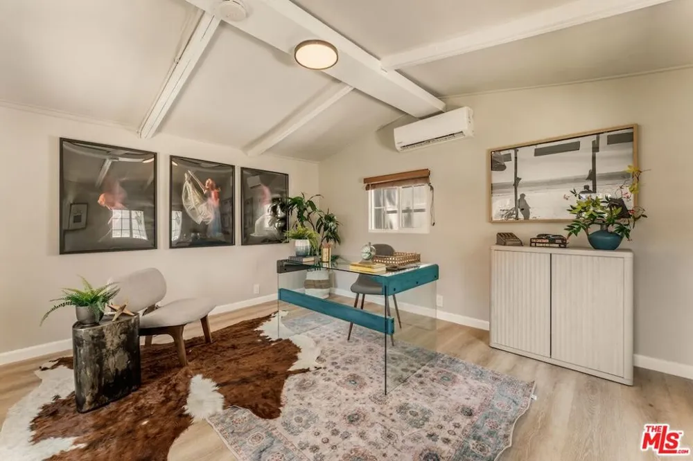 6607 De Longpre Avenue Los Angeles, CA 90028