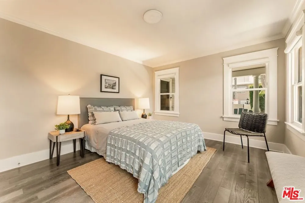 6607 De Longpre Avenue Los Angeles, CA 90028