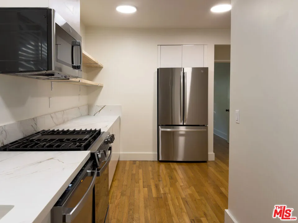 1947 Clinton Street #700 Los Angeles, CA 90026