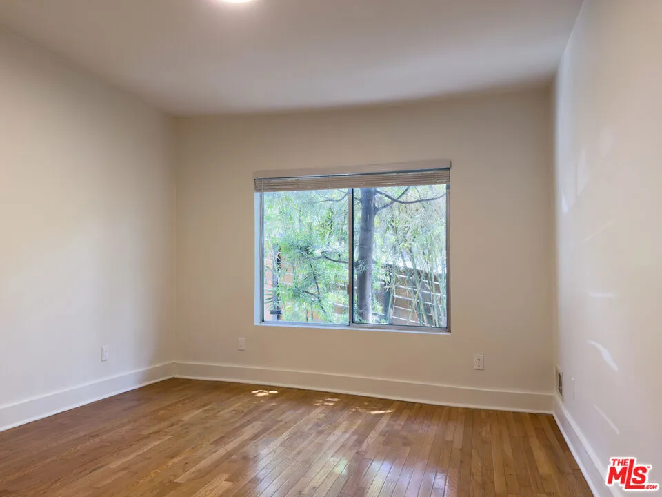1947 Clinton Street #700 Los Angeles, CA 90026