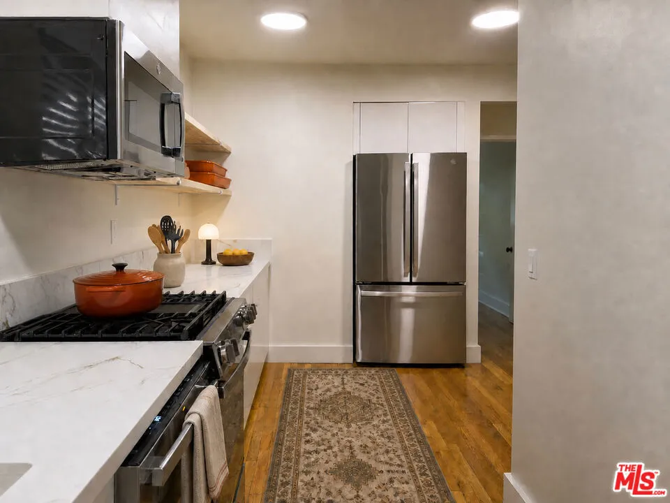 1947 Clinton Street #700 Los Angeles, CA 90026