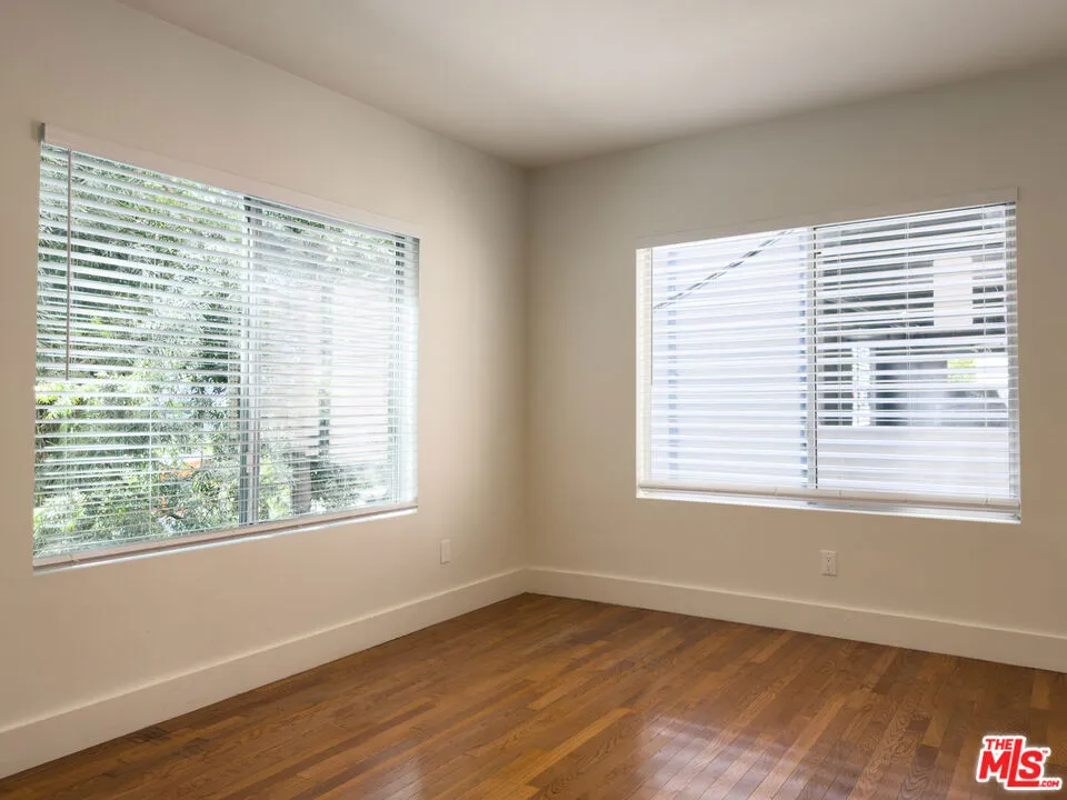 1947 Clinton Street #700 Los Angeles, CA 90026