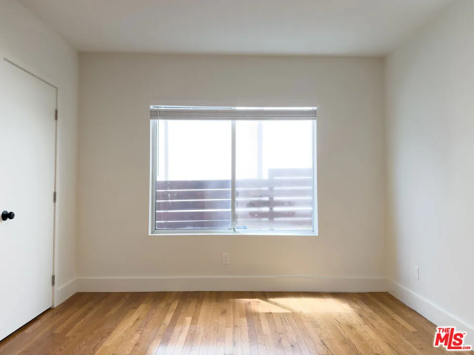 1947 Clinton Street #700 Los Angeles, CA 90026