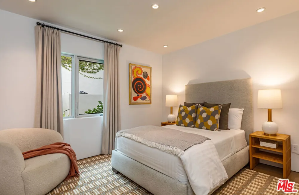 1667 Rising Glen Road Los Angeles, CA 90069
