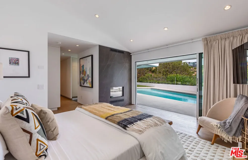 1667 Rising Glen Road Los Angeles, CA 90069
