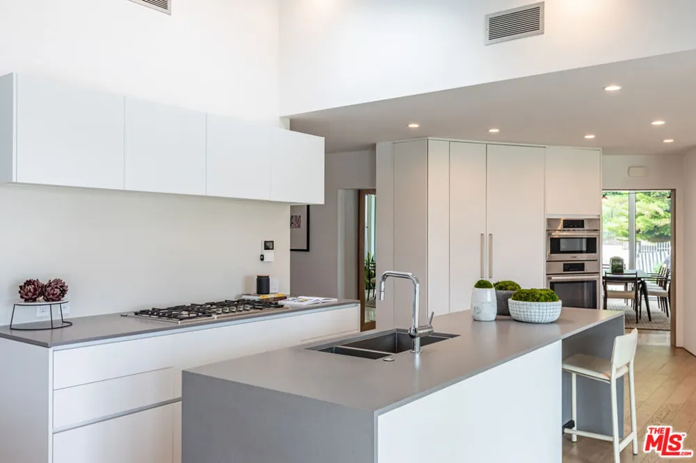 1667 Rising Glen Road Los Angeles, CA 90069