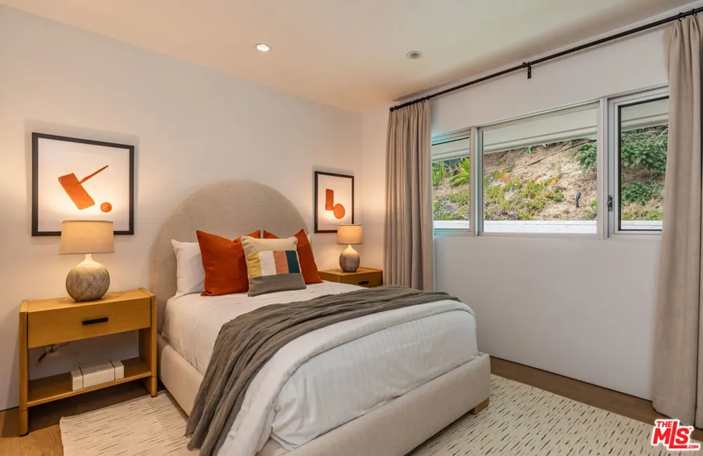 1667 Rising Glen Road Los Angeles, CA 90069