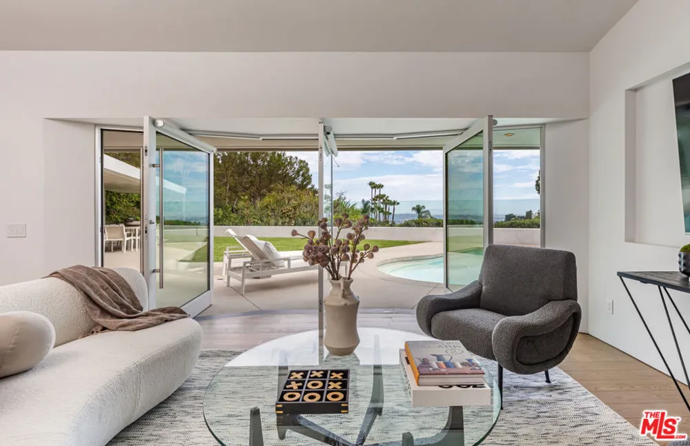 1667 Rising Glen Road Los Angeles, CA 90069