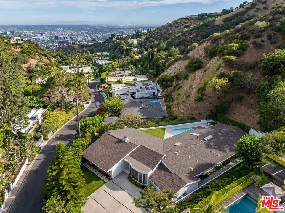 1667 Rising Glen Road Los Angeles, CA 90069