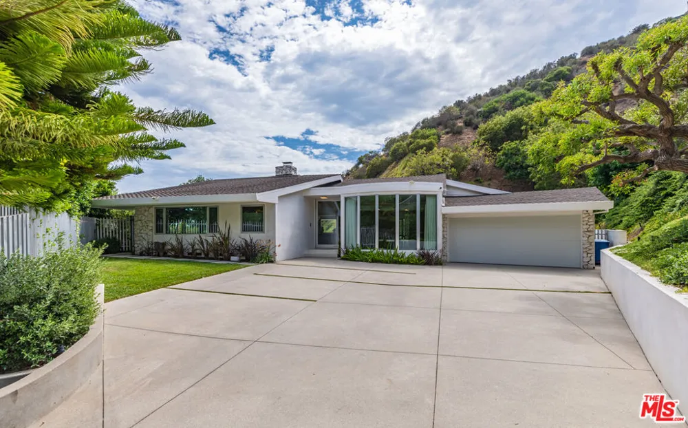 1667 Rising Glen Road Los Angeles, CA 90069