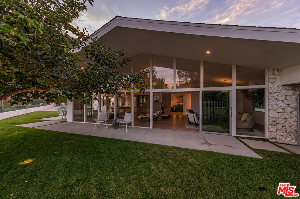 1667 Rising Glen Road Los Angeles, CA 90069