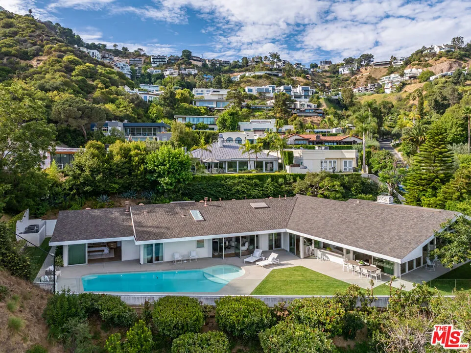 1667 Rising Glen Road Los Angeles, CA 90069