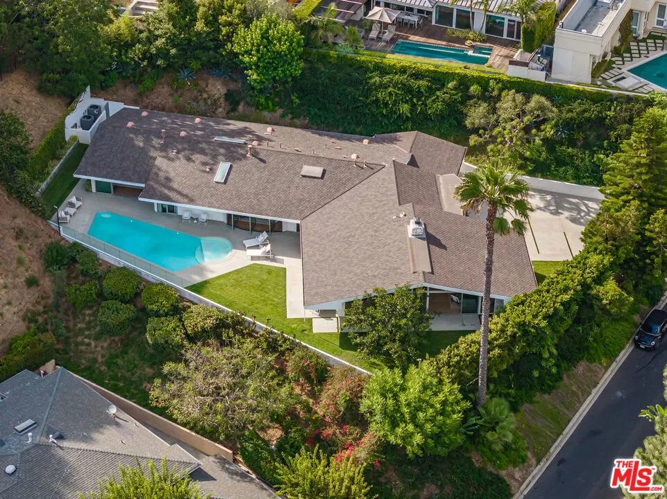 1667 Rising Glen Road Los Angeles, CA 90069
