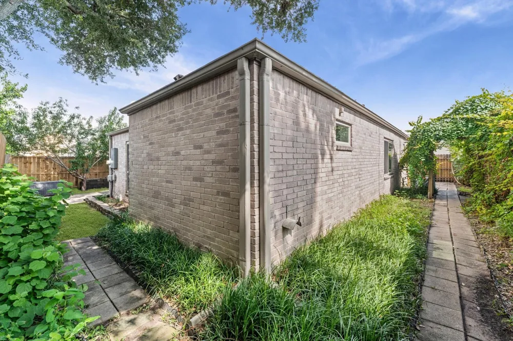 7731 Quail Meadow Drive Houston, TX 77071