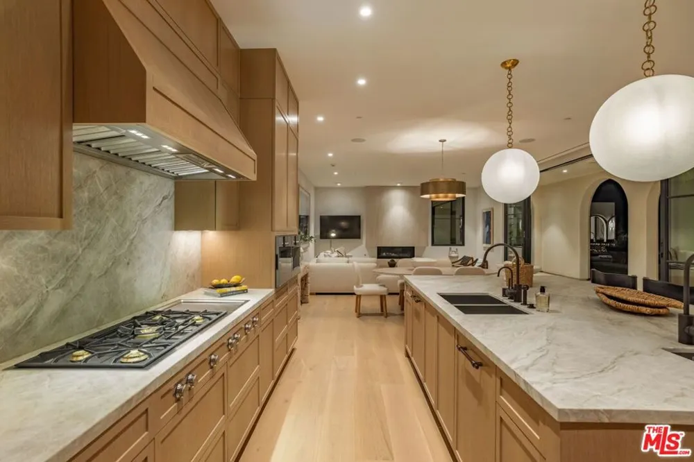 9951 Liebe Drive Beverly Hills, CA 90210