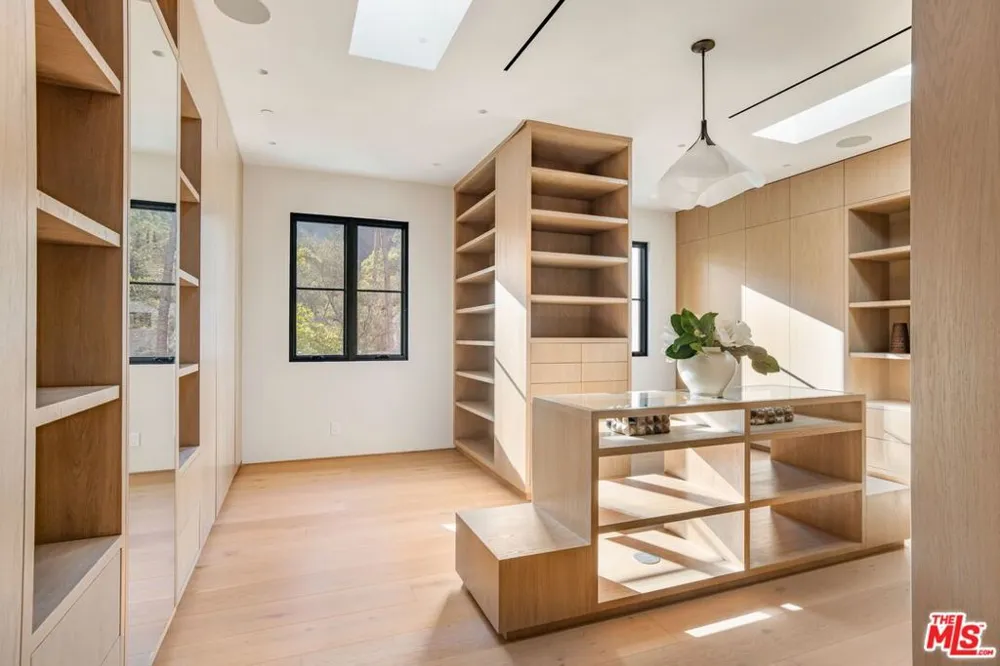 9951 Liebe Drive Beverly Hills, CA 90210