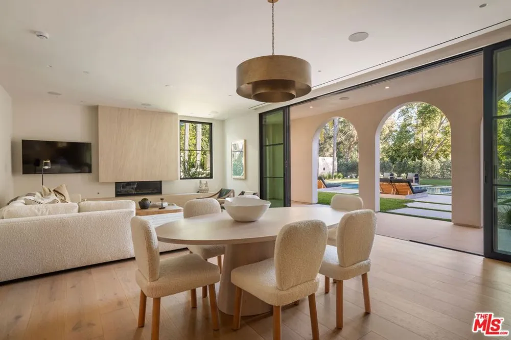 9951 Liebe Drive Beverly Hills, CA 90210