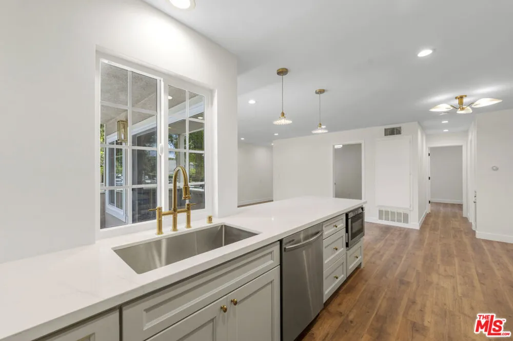 8712 Chessington Drive #261F Inglewood, CA 90305
