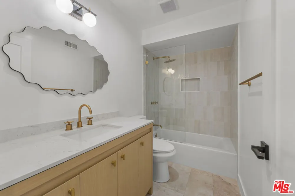 8712 Chessington Drive #261F Inglewood, CA 90305