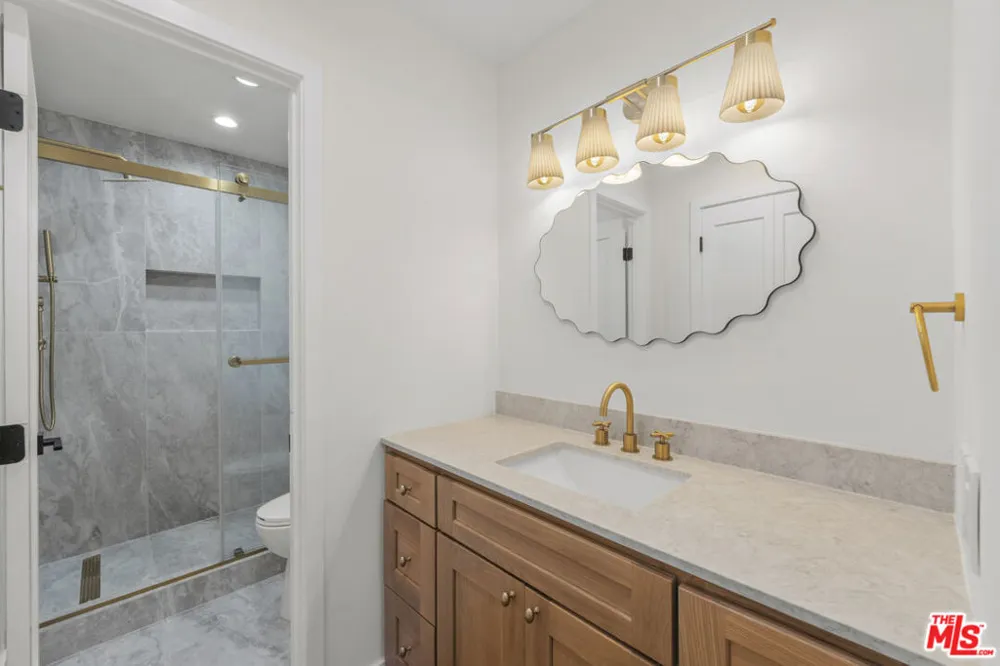 8712 Chessington Drive #261F Inglewood, CA 90305