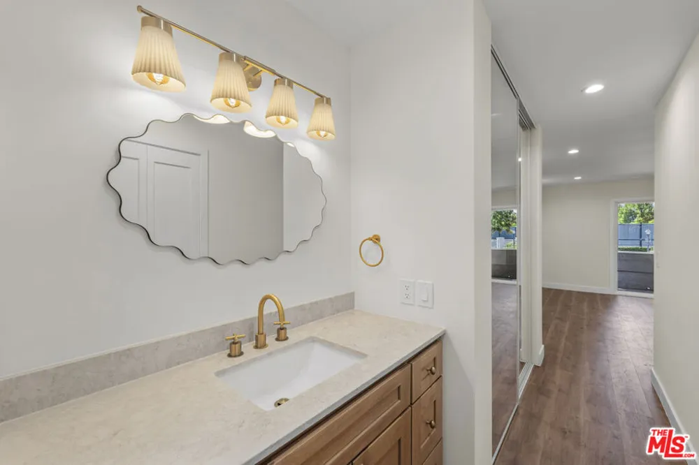 8712 Chessington Drive #261F Inglewood, CA 90305