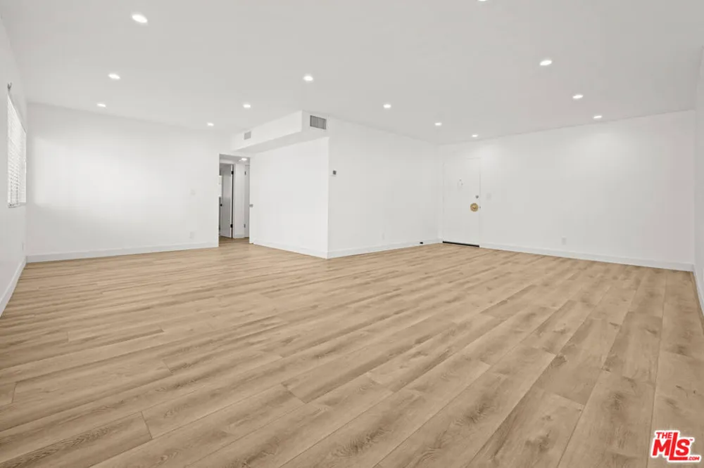 136 S Palm Drive #201 Beverly Hills, CA 90212