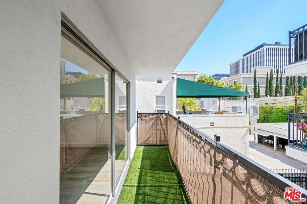 136 S Palm Drive #201 Beverly Hills, CA 90212