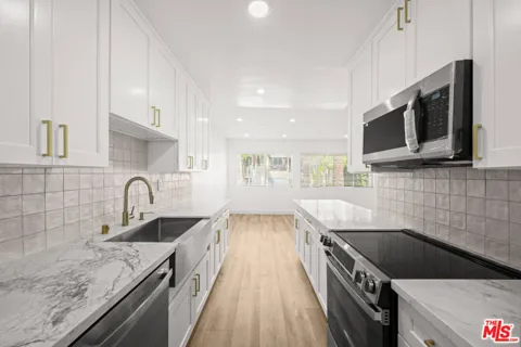 136 S Palm Drive #201