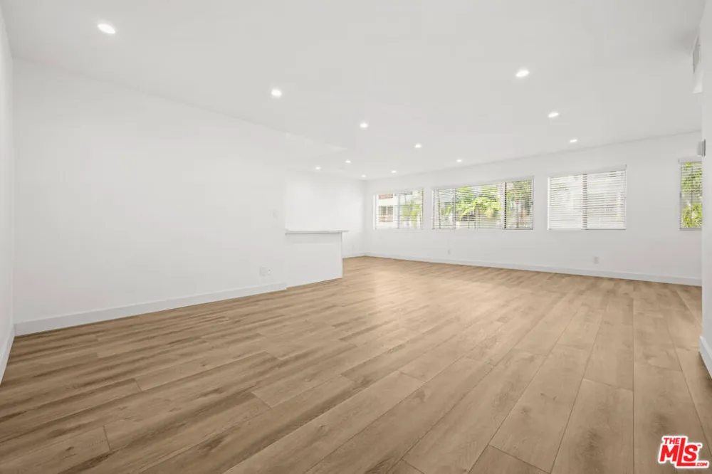 136 S Palm Drive #201 Beverly Hills, CA 90212